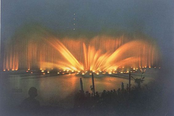 Historische Aufnahme der Wasserlichtorgel von 1953